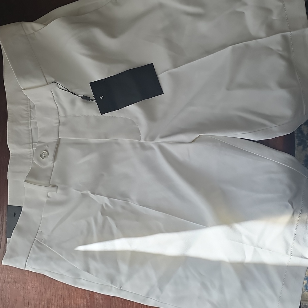 J Lindeberg Golf Shorts 33 NWT